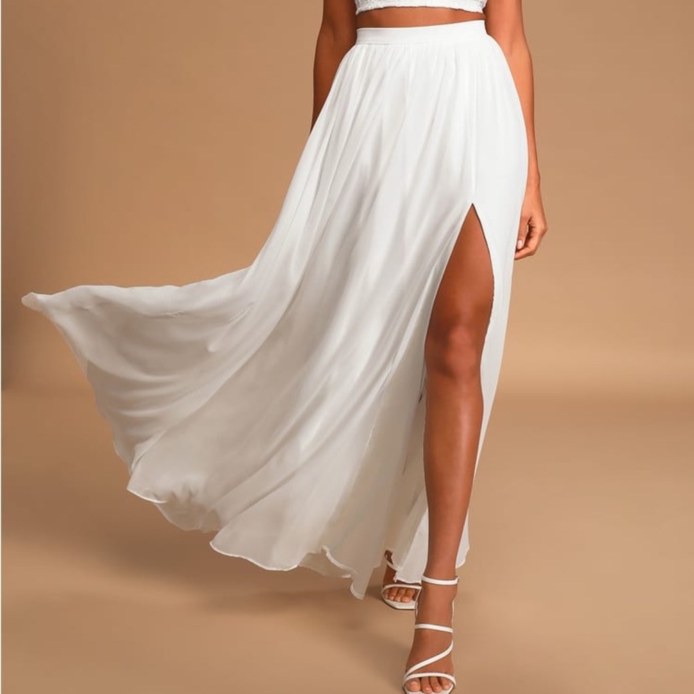 NWOT Lulu’s Sweet Stunner White  Maxi skirt S